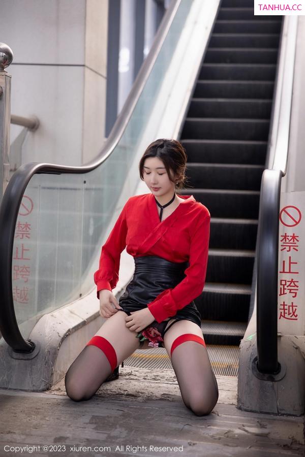 江真真  [XiuRen]高清写真图 2023.04.06 No.6529 江真真 黑丝短裙第13张图片